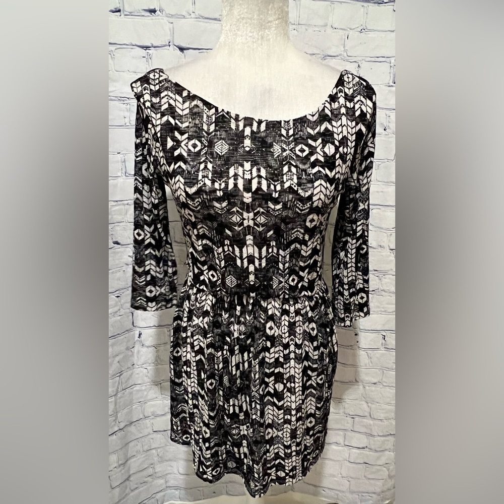 Womens Lily Rose-Blk & Wht Chevron Striped Dress Size Medium